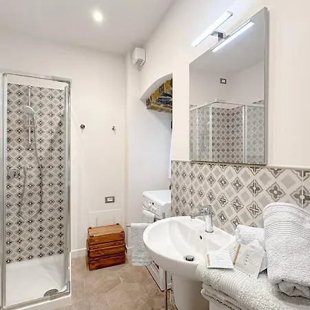Free Parking Con Wifi - Netflix - Ac Apartament